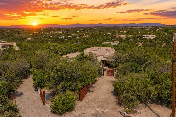 $1,265,000 | 1064 Bishops Lodge Road, Santa Fe, NM 87501