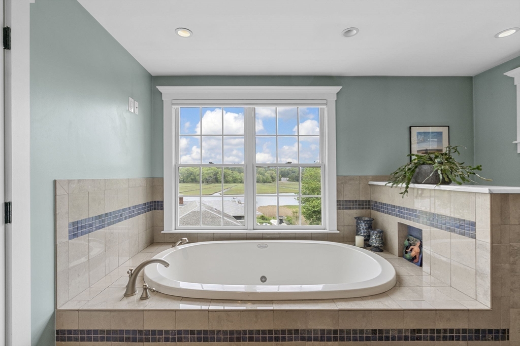 102 Riverside Circle Marshfield, MA 02050 - Photo 21 of 42