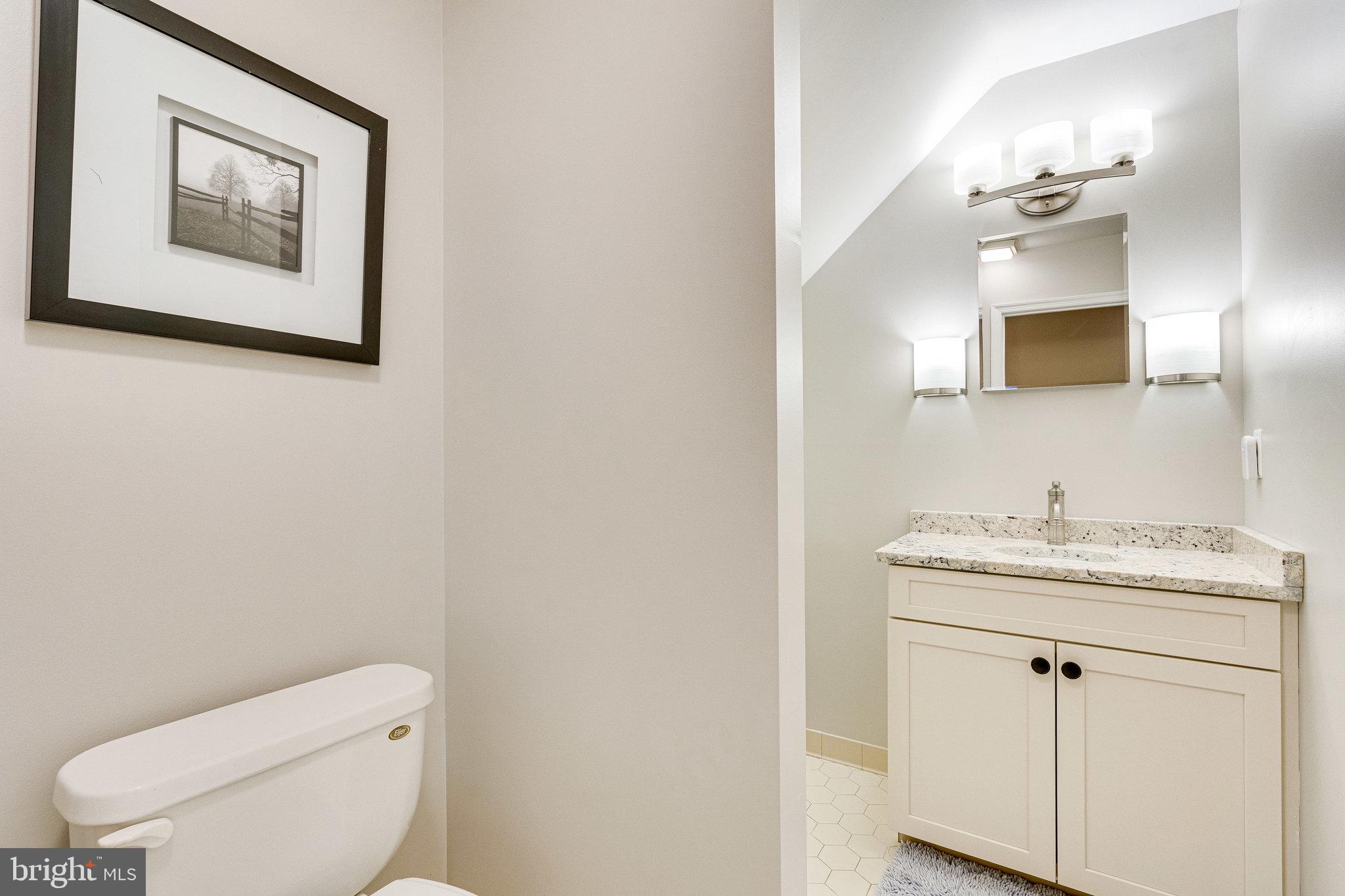 17182 Clarksridge Road Leesburg, VA 20176 - Photo 19 of 38 Powder room