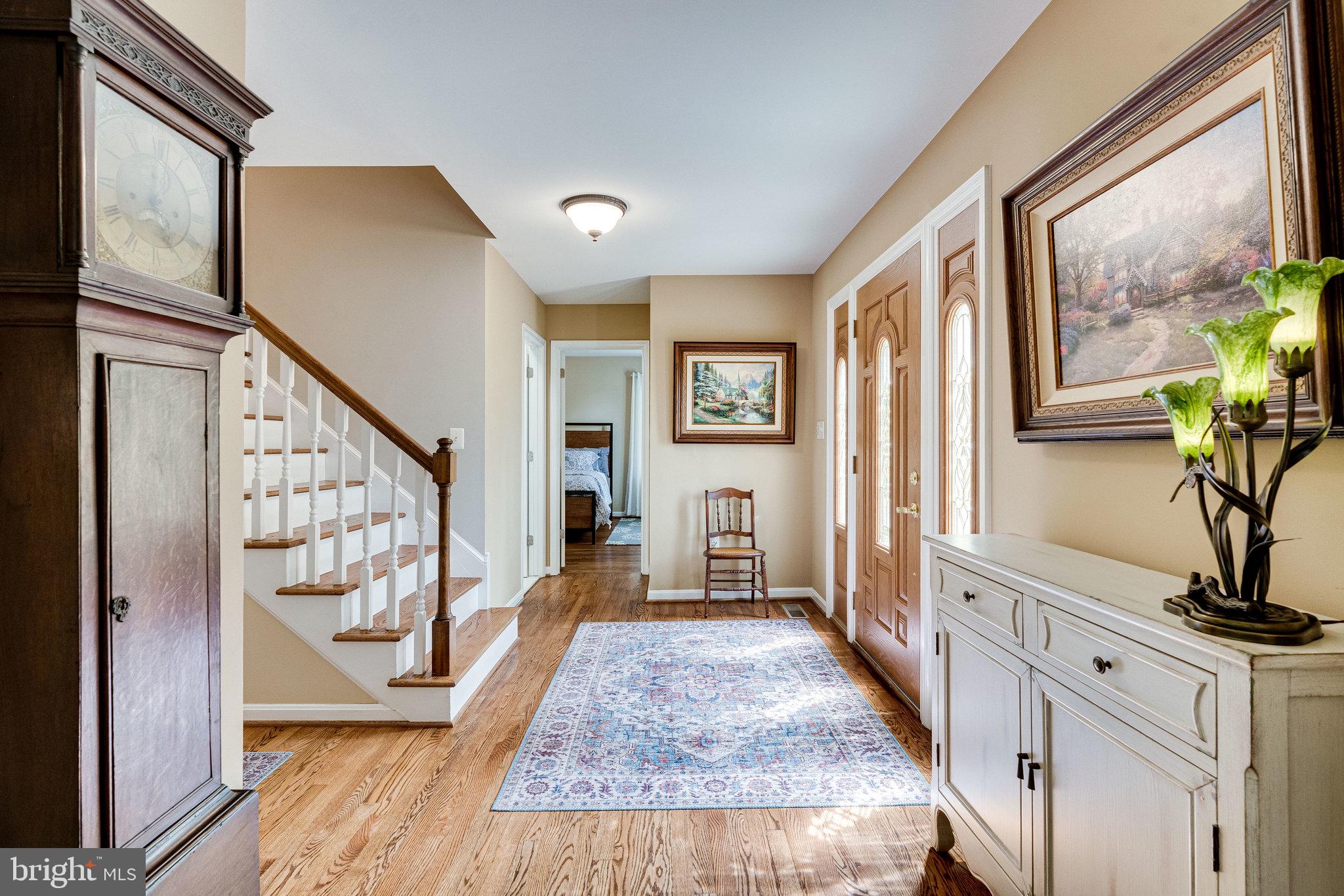 17182 Clarksridge Road Leesburg, VA 20176 - Photo 3 of 38 Bright and sunny foyer