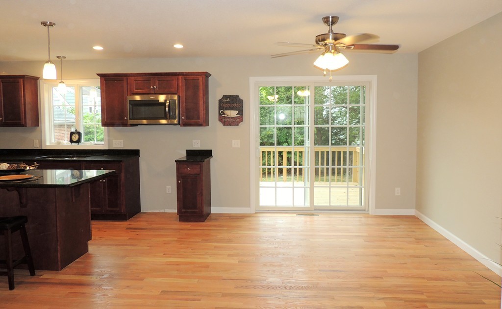 54 Palmyra Street Springfield, MA 01118 - Photo 4 of 22