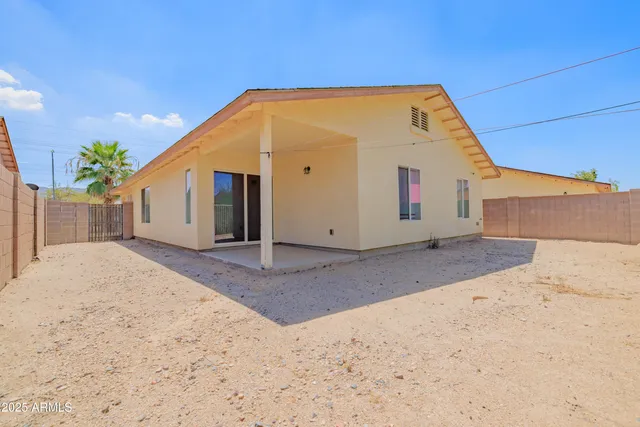 $2,200 | 1238 East Fremont Road, Phoenix, AZ 85042
