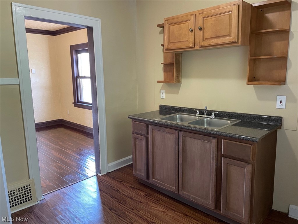 1829 Colonnade Road Cleveland, OH 44112 - Photo 14 of 25