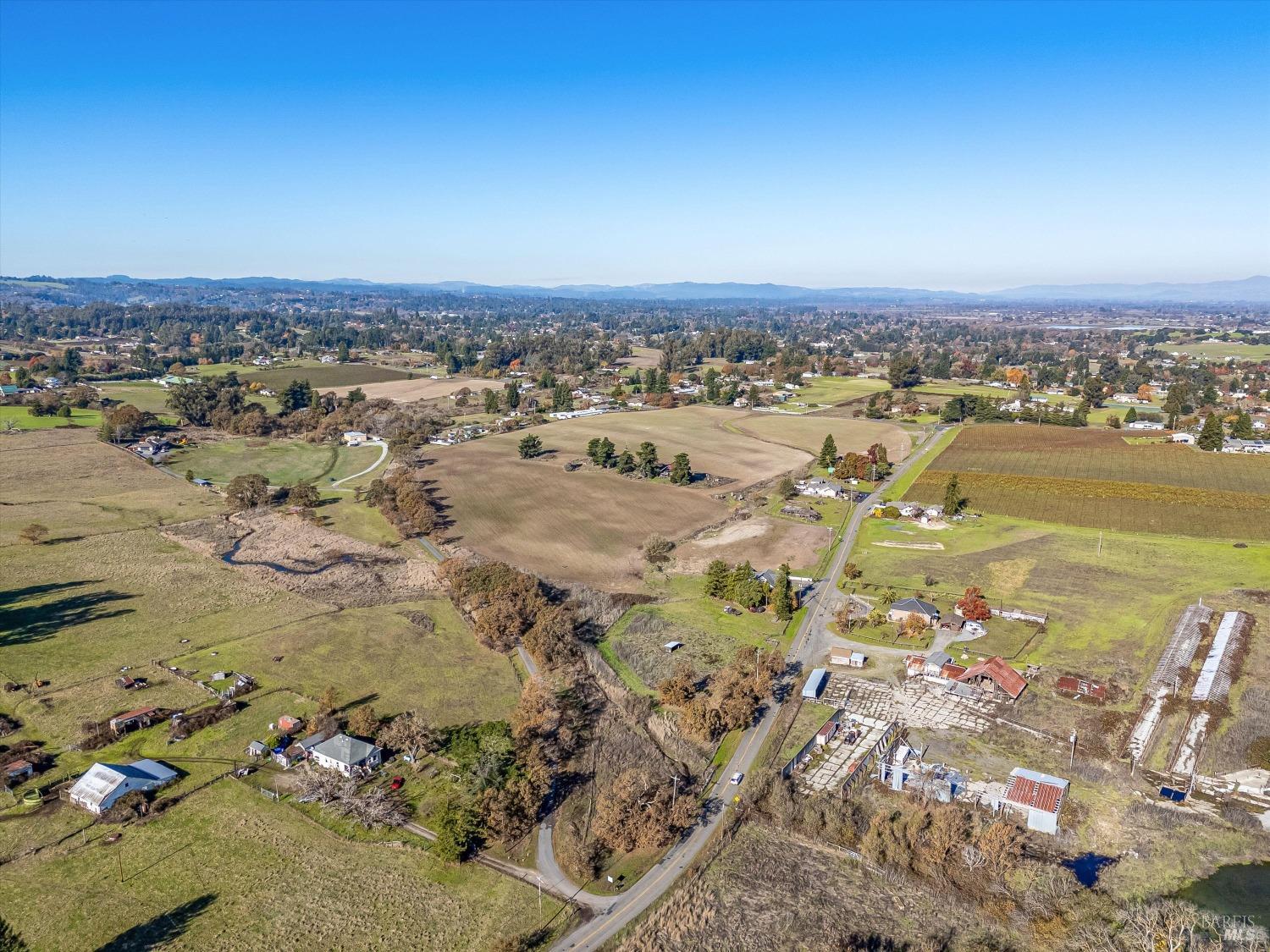 6000 Petersen Road Sebastopol, CA 95472 - Photo 17 of 25 an aerial view of a beach