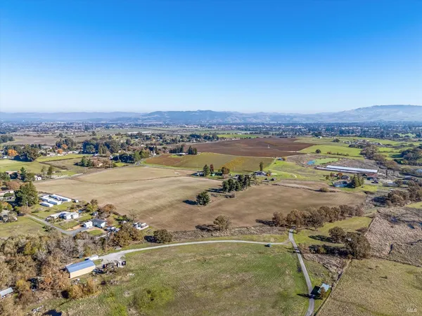 $2,150,000 | 6000 Petersen Road, Sebastopol, CA 95472