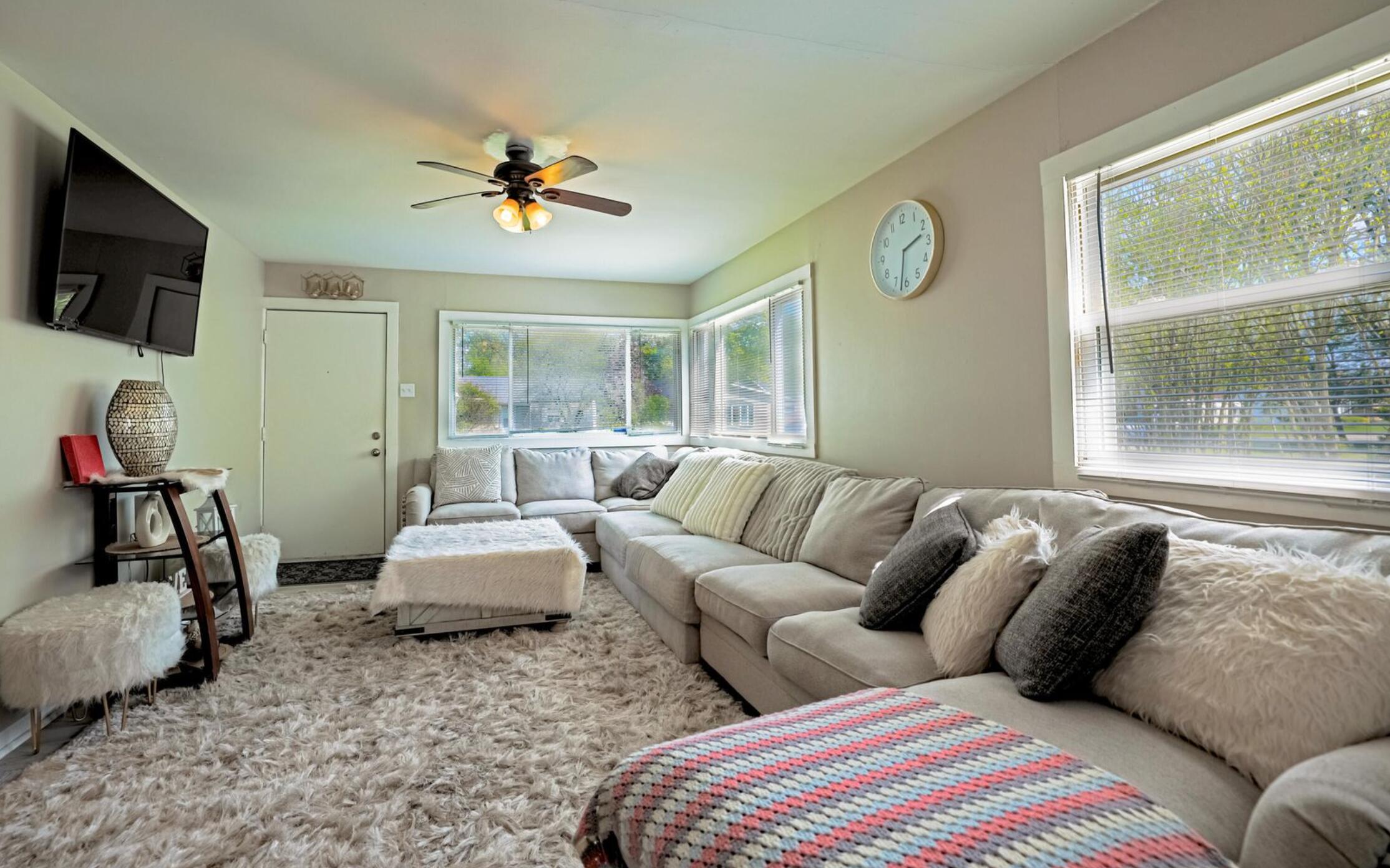 442 North Delaware Street Hobart, IN 46342 - Photo 7 of 21 2228x1392