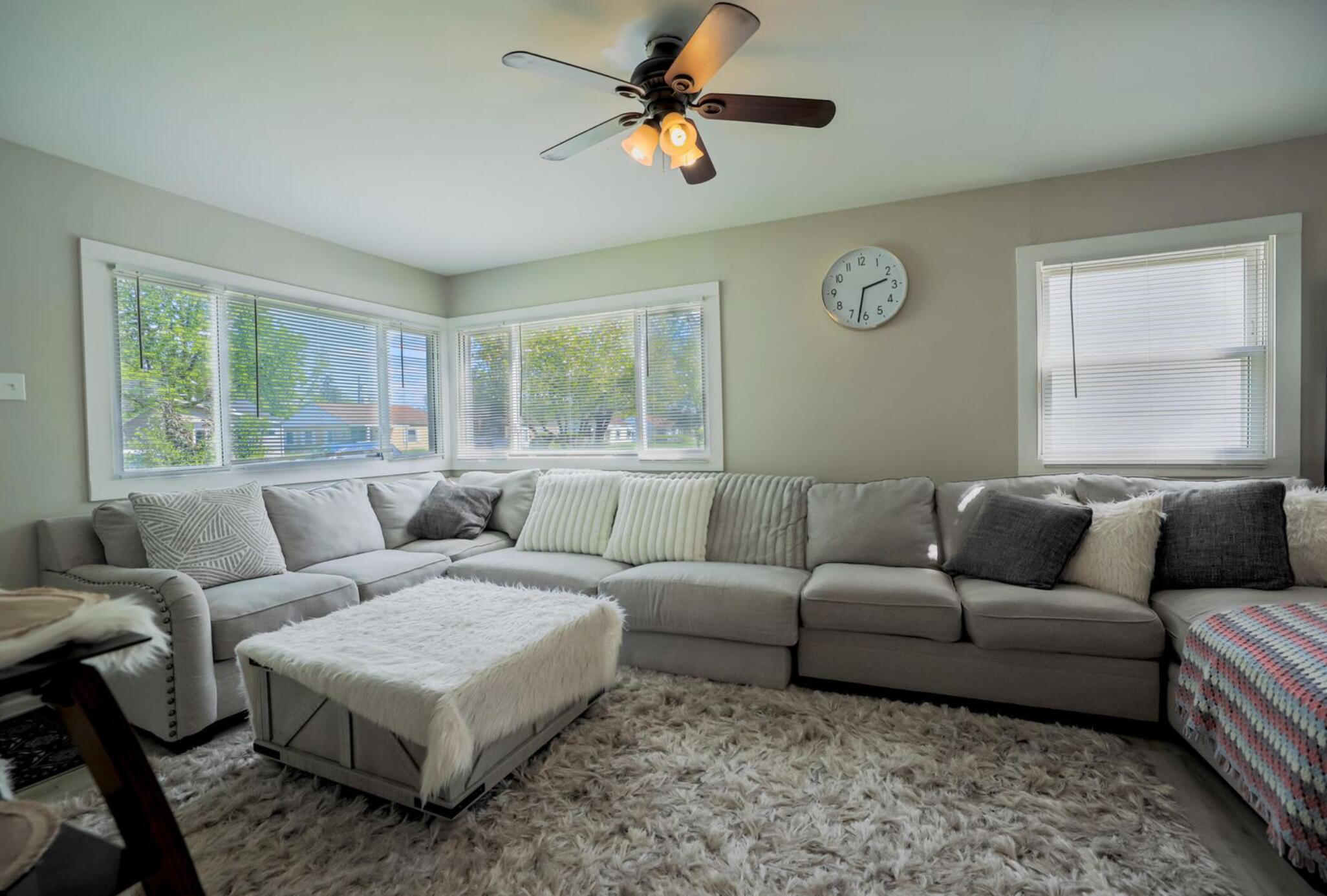 442 North Delaware Street Hobart, IN 46342 - Photo 8 of 21 2052x1386