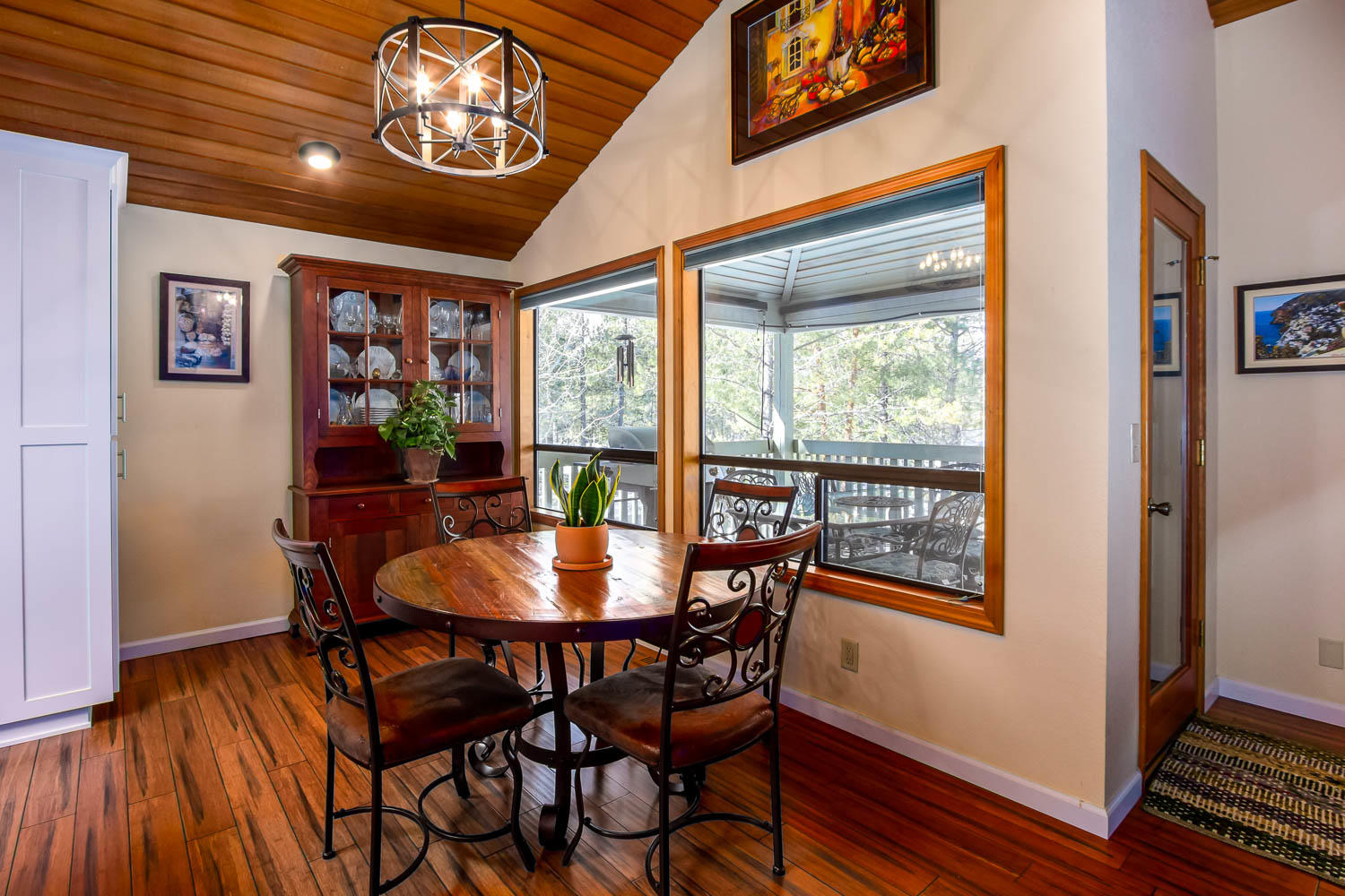 17704 Rogue Lane Sunriver, OR 97707 - Photo 10 of 26 a dining room with furniture a rug and a large window