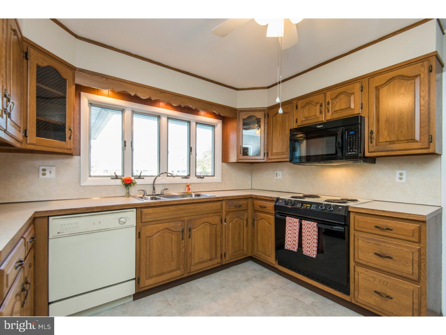 56 Hollow Road Levittown, PA 19056 - Photo 3 of 21 Kitchen