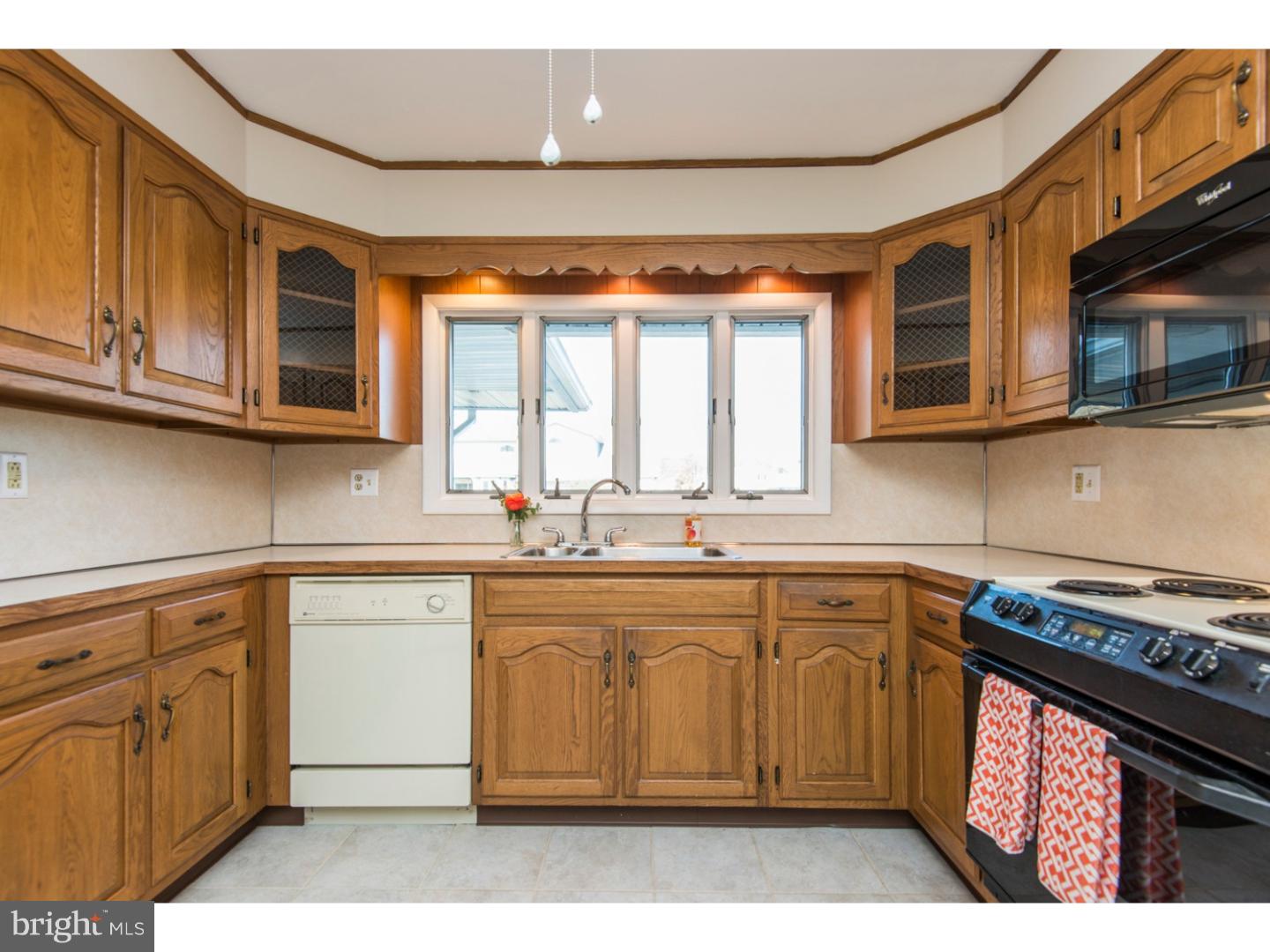 56 Hollow Road Levittown, PA 19056 - Photo 4 of 21 Kitchen