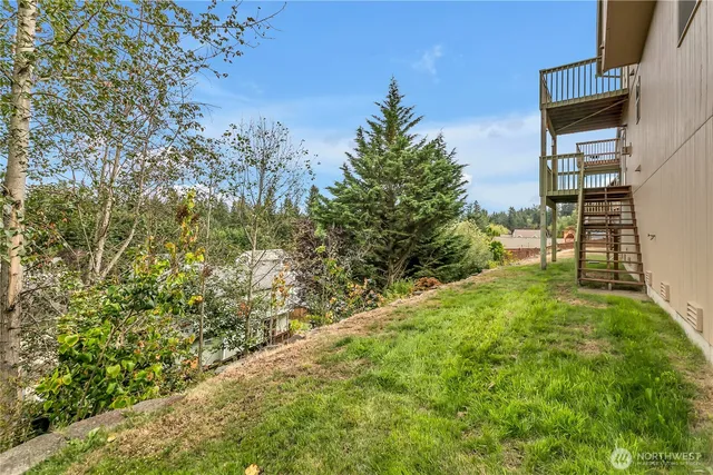 a view of yard from balcony