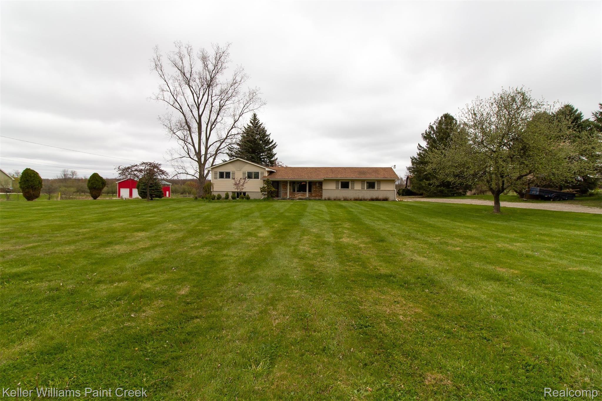 8950 Hickory Ridge Road Holly, MI 48442 - Photo 31 of 49 HickoryRidgeRd_8950_Front_04.jpg