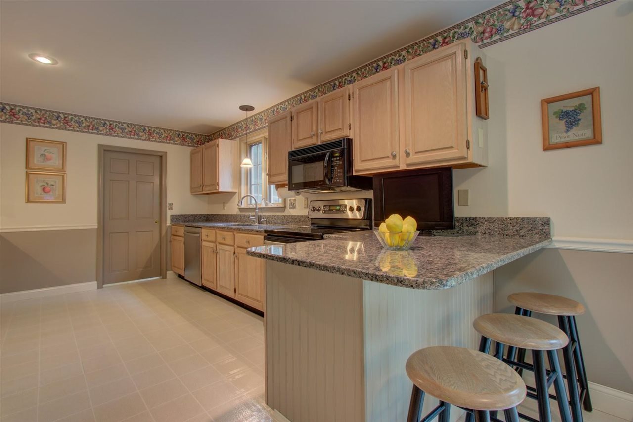 88 Hatfield Road Weare, NH 03281 - Photo 4 of 36 Gallery Image 4