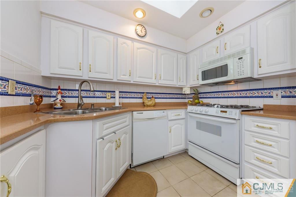 1486 Cherokee Road North Brunswick, NJ 08902 - Photo 11 of 25 Gallery Image 11