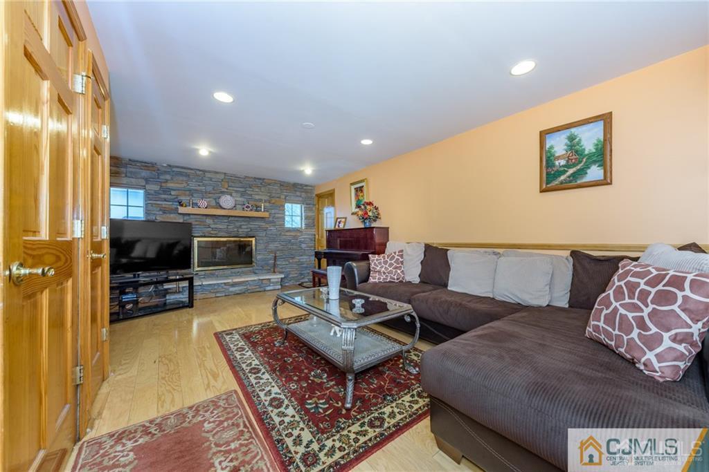 1486 Cherokee Road North Brunswick, NJ 08902 - Photo 5 of 25 Gallery Image 5