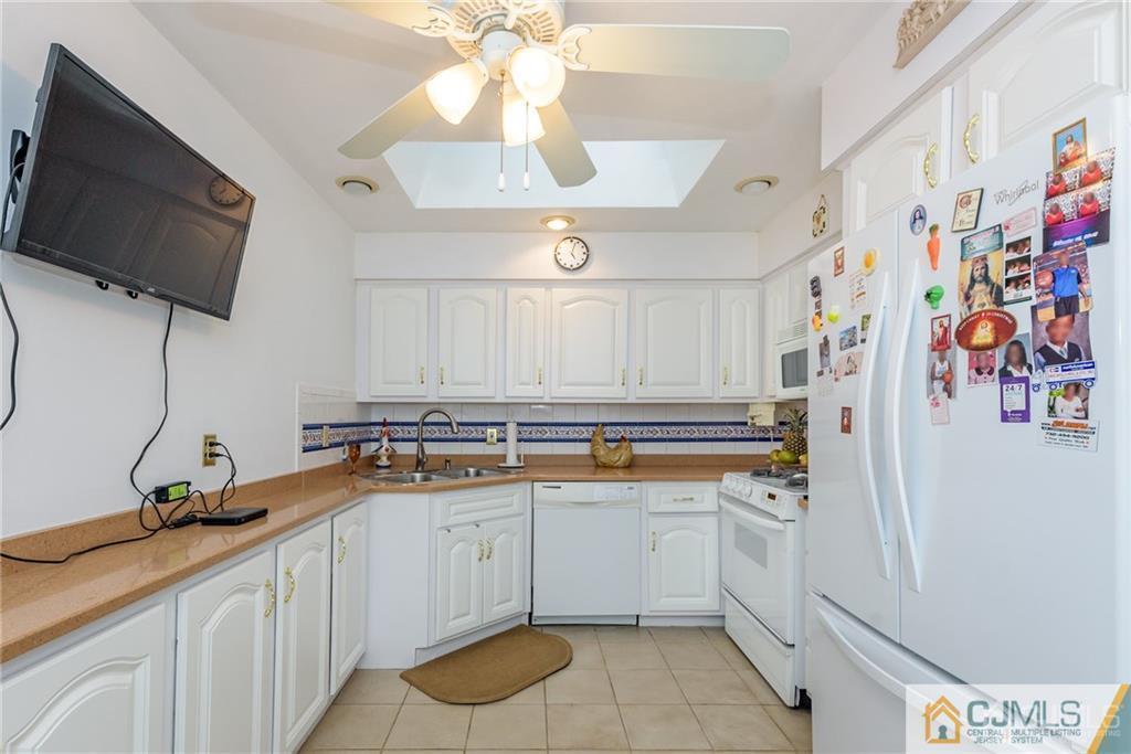 1486 Cherokee Road North Brunswick, NJ 08902 - Photo 10 of 25 Gallery Image 10
