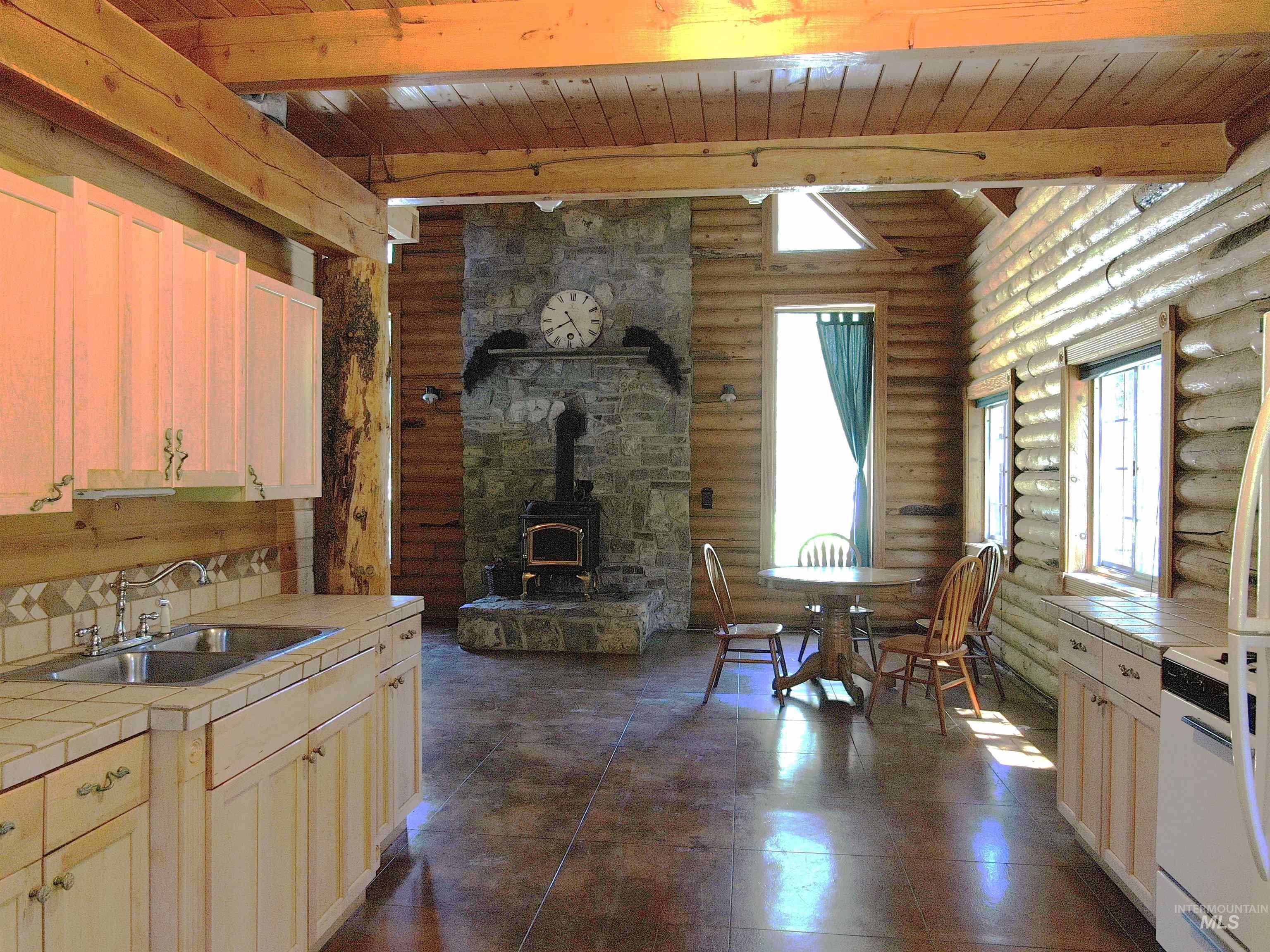 2049 Fleck Summit Road Fairfield, ID 83327 - Photo 9 of 47