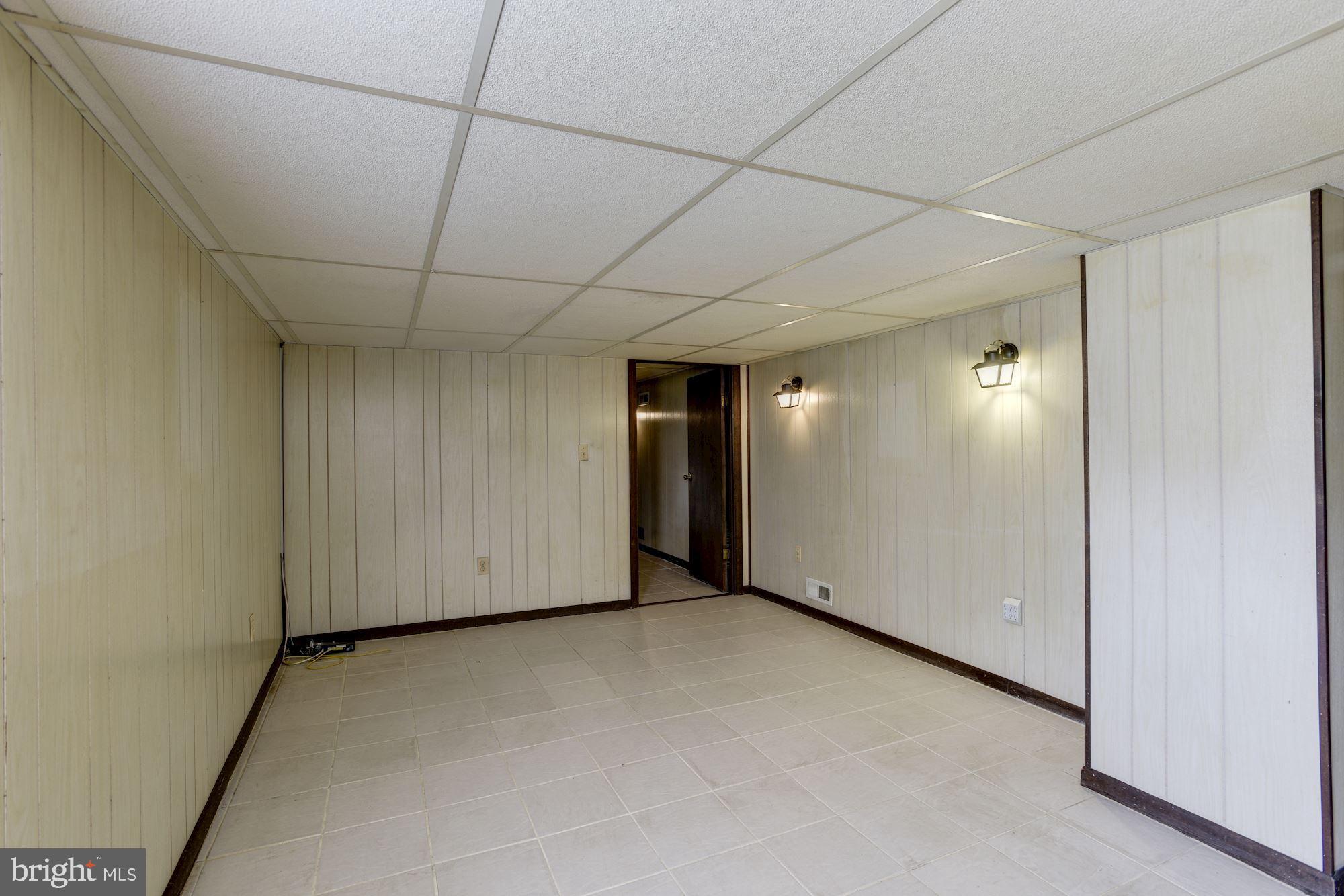 903 Arran Road Baltimore, MD 21239 - Photo 25 of 40 Family room in lower level.