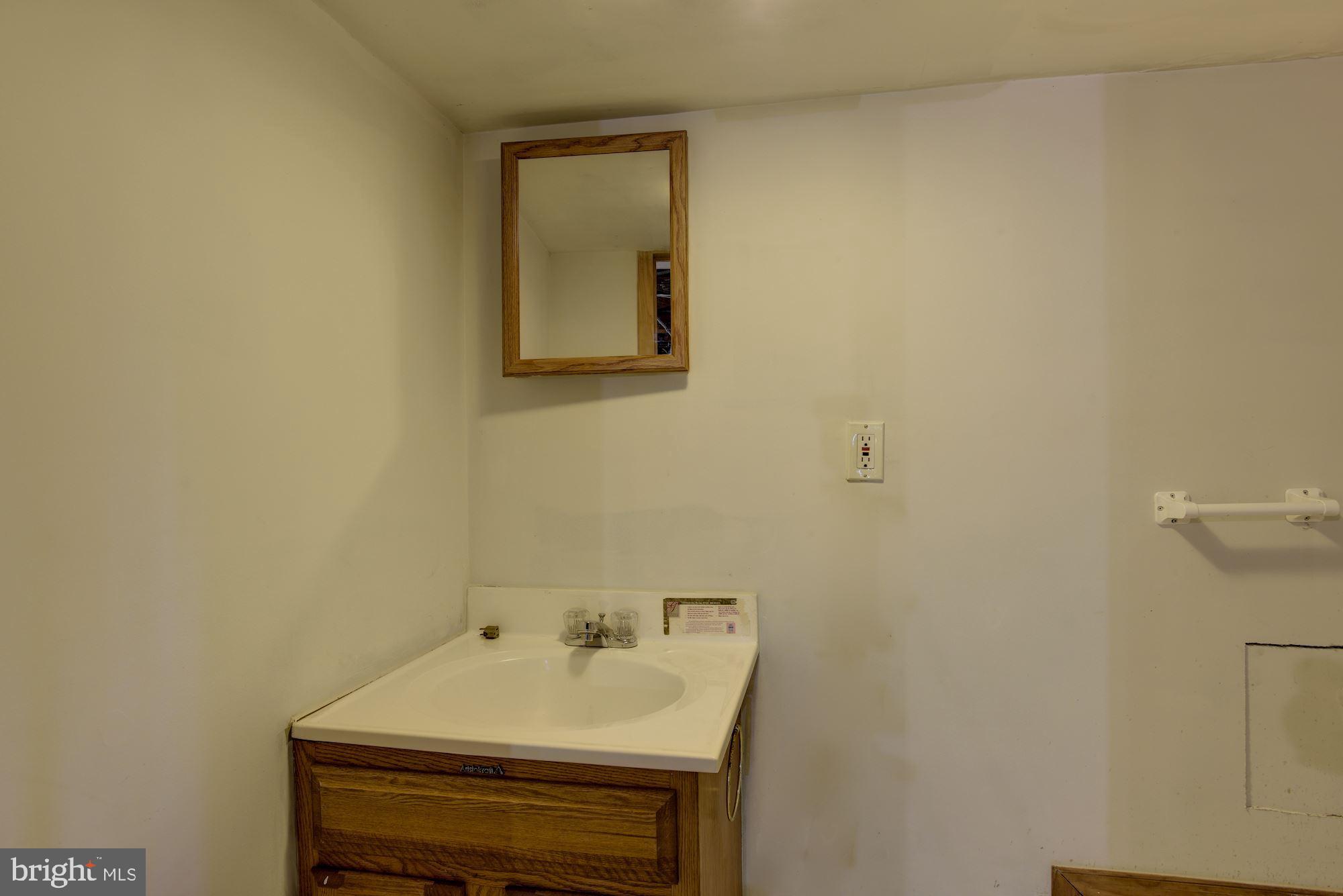 903 Arran Road Baltimore, MD 21239 - Photo 28 of 40 Half bath in lower level.