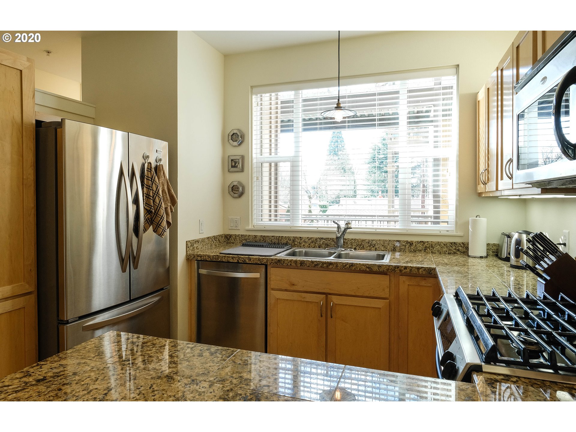 347 Rustic Place, Unit 6 Eugene, OR 97401 - Photo 4 of 32 Gallery Image 4