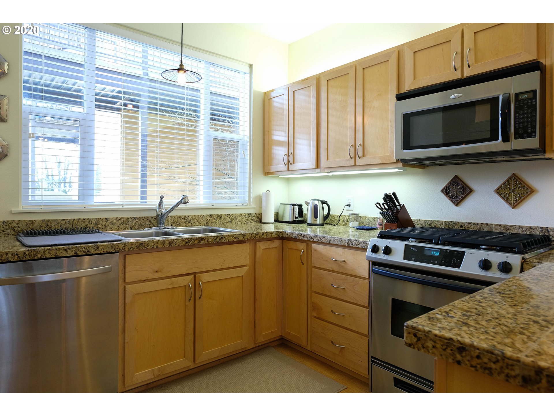 347 Rustic Place, Unit 6 Eugene, OR 97401 - Photo 5 of 32 Gallery Image 5