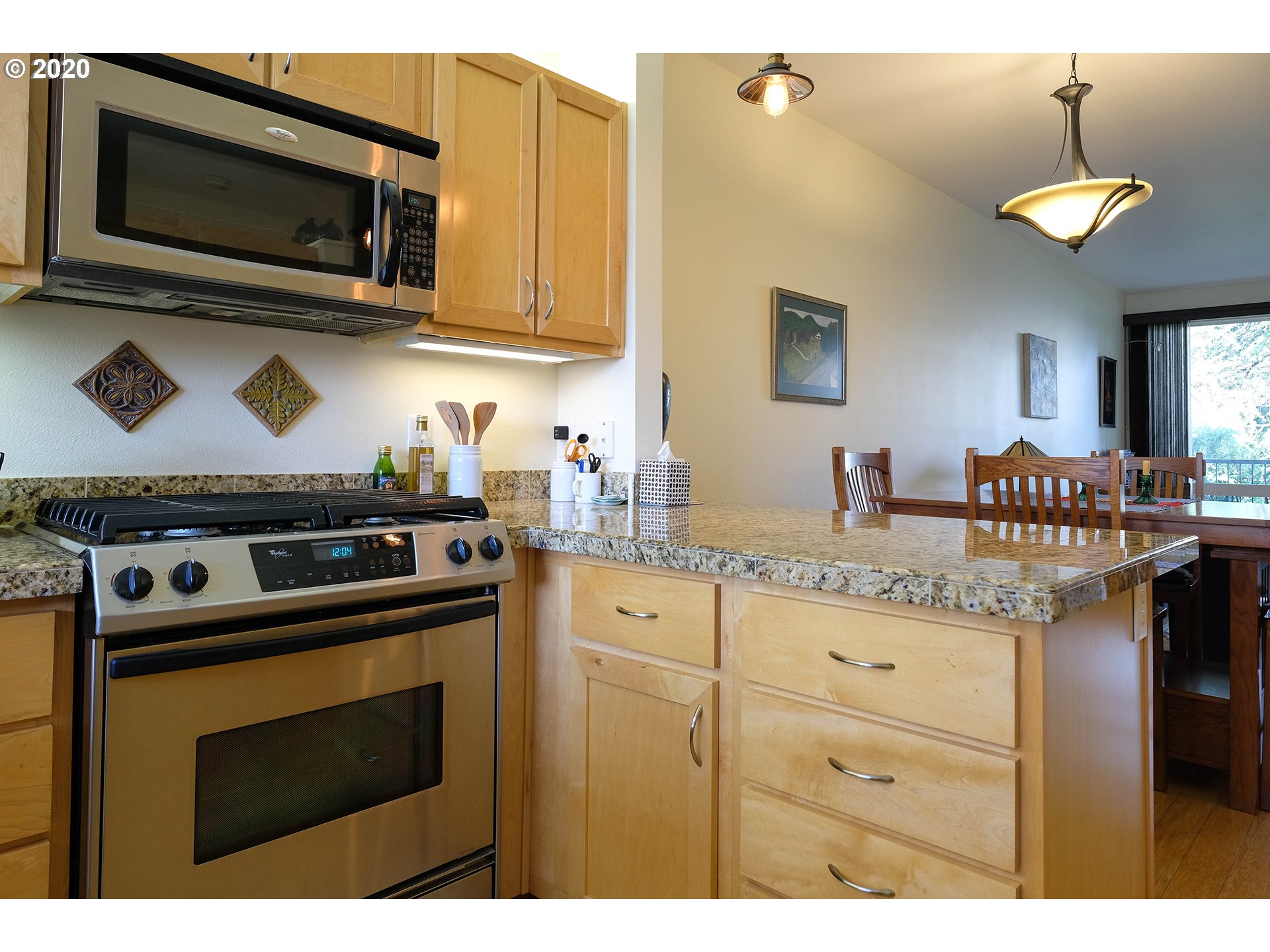 347 Rustic Place, Unit 6 Eugene, OR 97401 - Photo 6 of 32 Gallery Image 6
