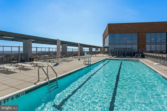 $2,400 | 2001 15th Street North, Unit 320, Arlington, VA 22201