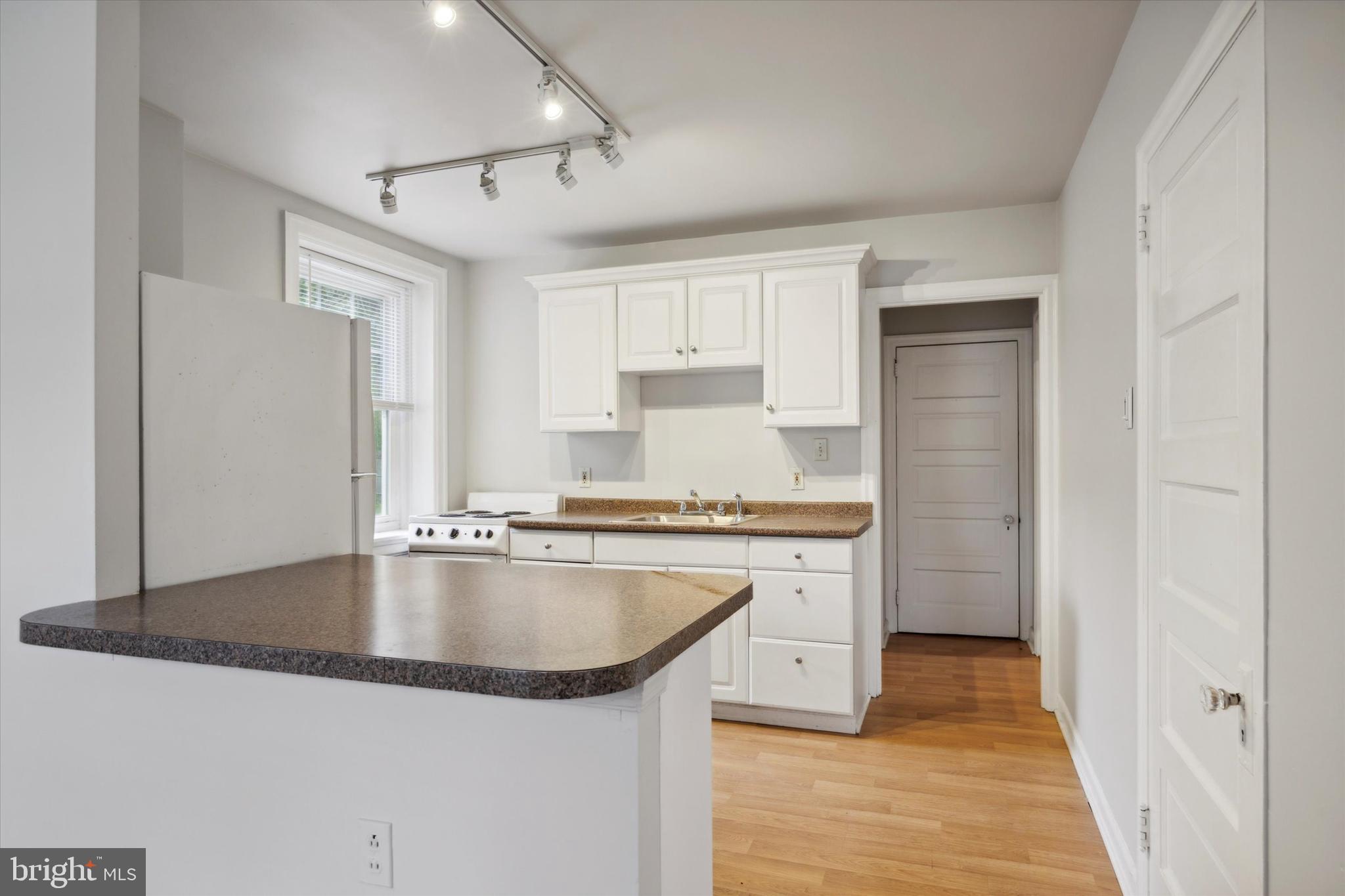274 Old Eagle School Road Wayne, PA 19087 - Photo 9 of 23 Unit 1 Kitchen