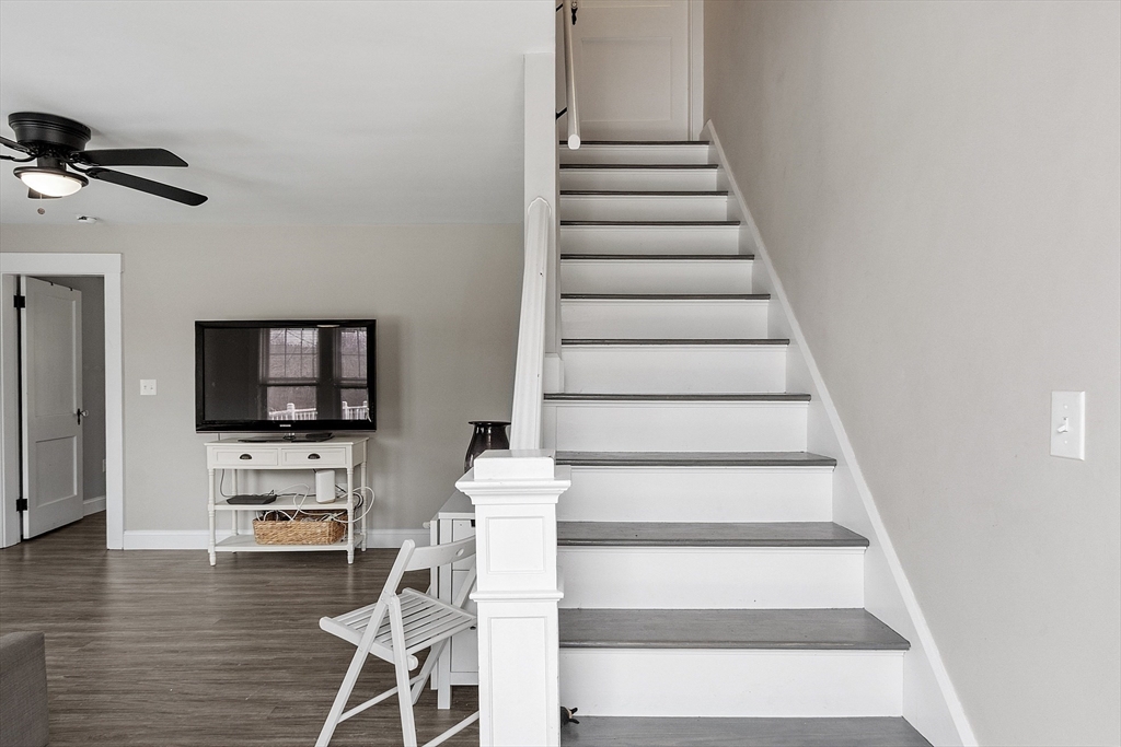 811 Ashby State Road Fitchburg, MA 01420 - Photo 4 of 27 Gallery Image 4