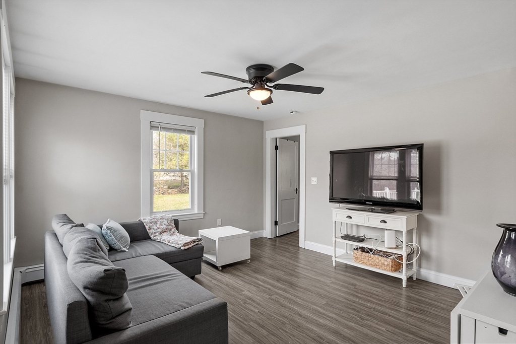 811 Ashby State Road Fitchburg, MA 01420 - Photo 5 of 27 Gallery Image 5