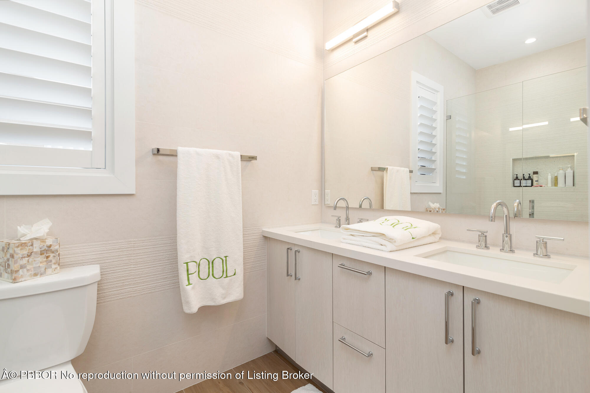 183 Arlington Road West Palm Beach, FL 33405 - Photo 20 of 34 a bathroom with a sink and a mirror