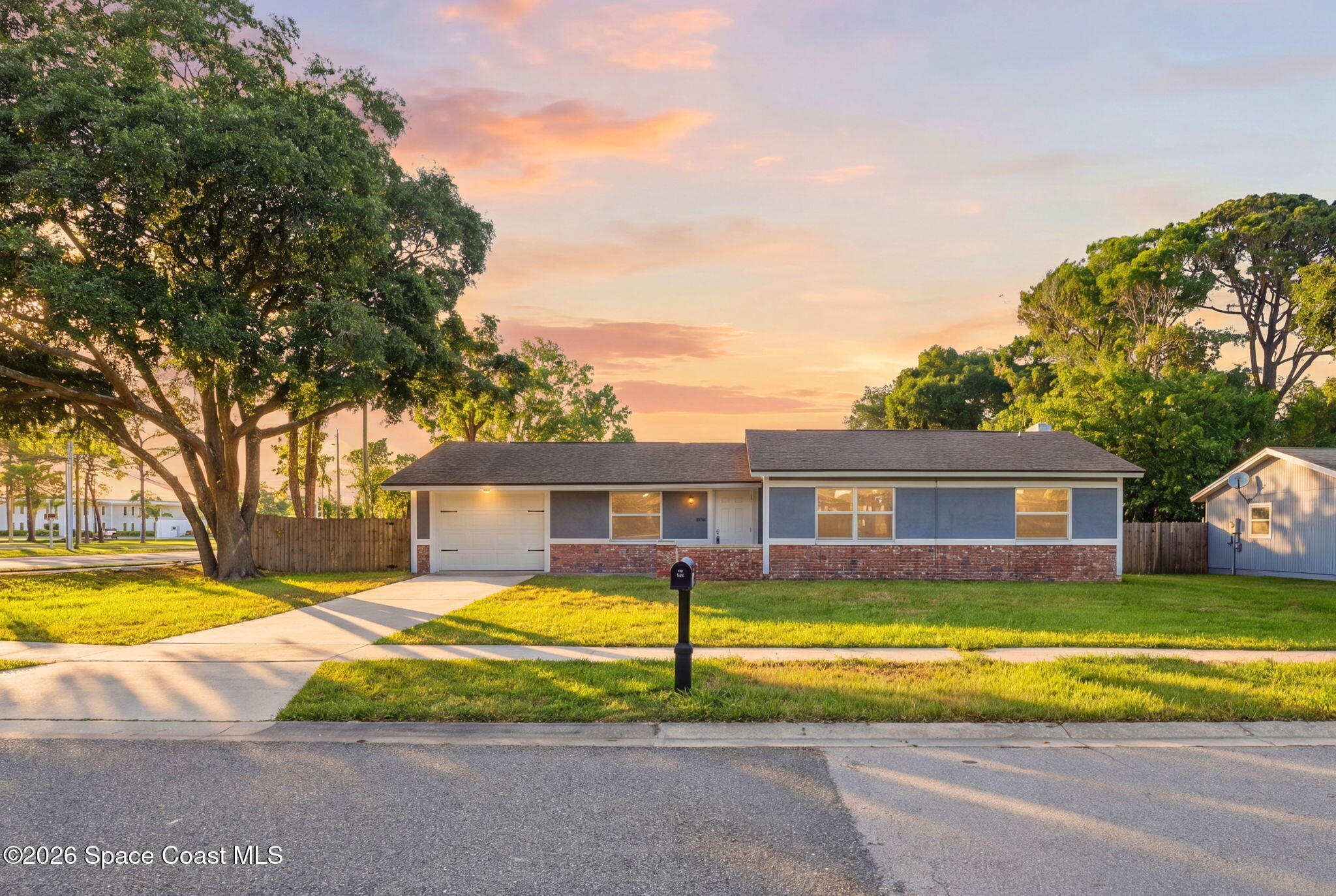 2936 Pembroke Road Melbourne, FL 32935 - Photo 2 of 34 1-web-or-mls-Melbourne_026