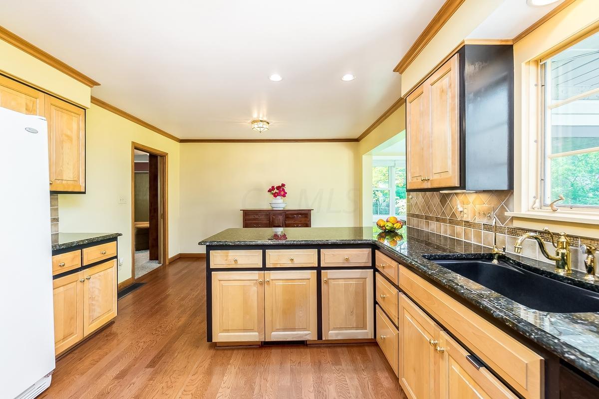 3905 Bramford Road Columbus, OH 43220 - Photo 13 of 54