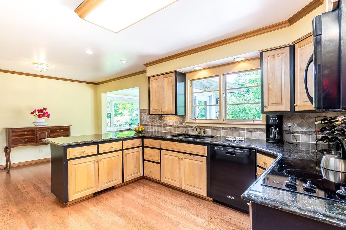 3905 Bramford Road Columbus, OH 43220 - Photo 14 of 54