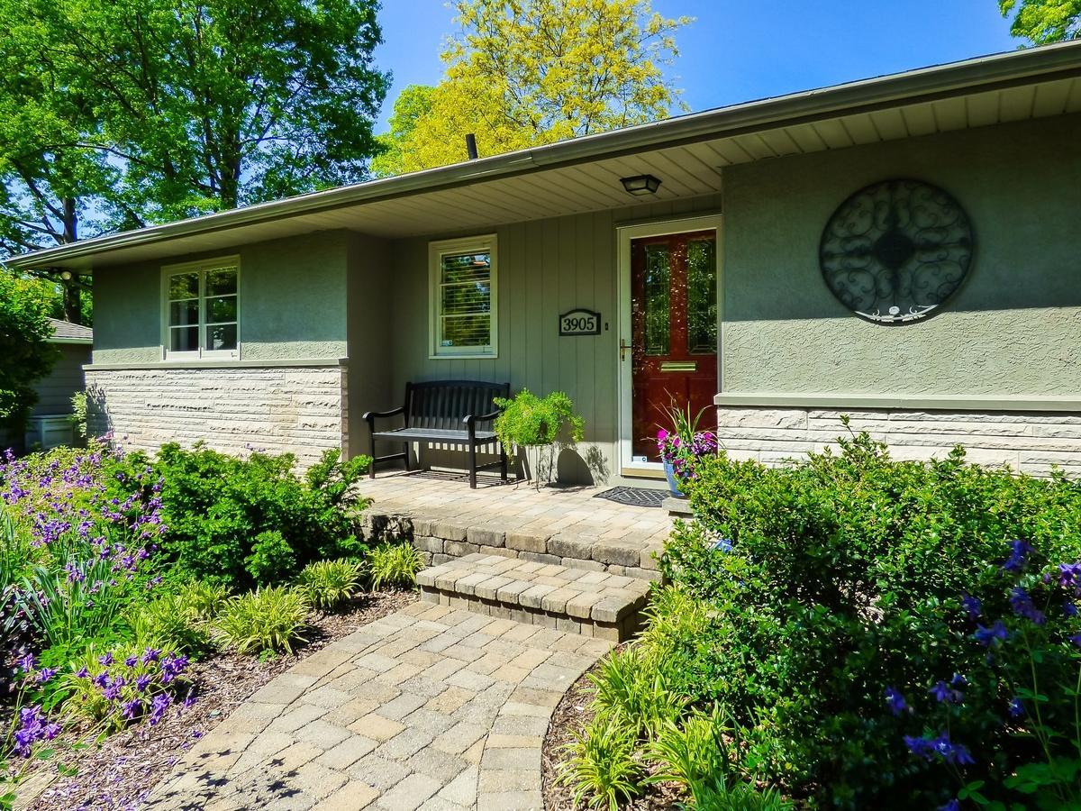 3905 Bramford Road Columbus, OH 43220 - Photo 3 of 54