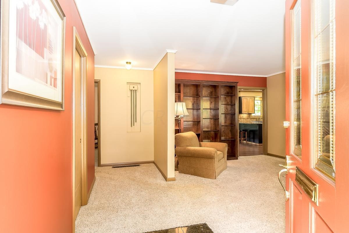 3905 Bramford Road Columbus, OH 43220 - Photo 5 of 54