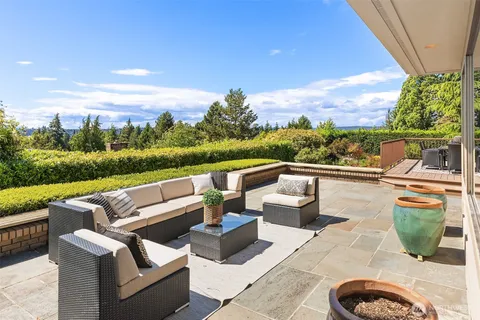 $4,435,000 | 9636 Northeast 30th Place, Clyde Hill, WA 98004