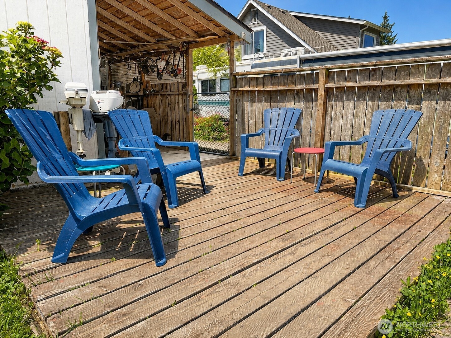 902 Harding Road Aberdeen, WA 98520 - Photo 11 of 18 a view of deck with table and chairs