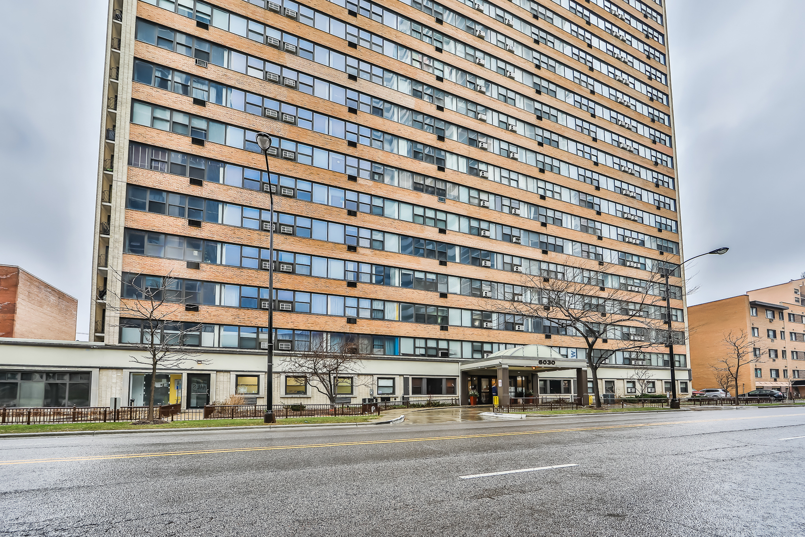 6030 North Sheridan Road, Unit 412 Chicago, IL 60660 - Photo 1 of 1 a building view