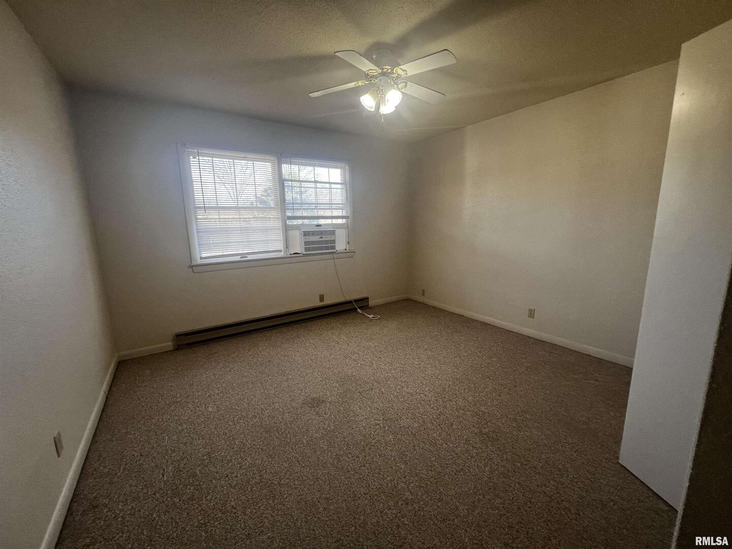 1609 South 22nd Street Herrin, IL 62948 - Photo 9 of 12 an empty room with a window