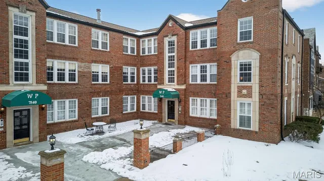 $475,000 | 7542 Wydown Boulevard, Unit A, Clayton, MO 63105