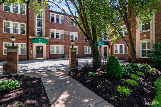$475,000 | 7542 Wydown Boulevard, Unit A, Clayton, MO 63105