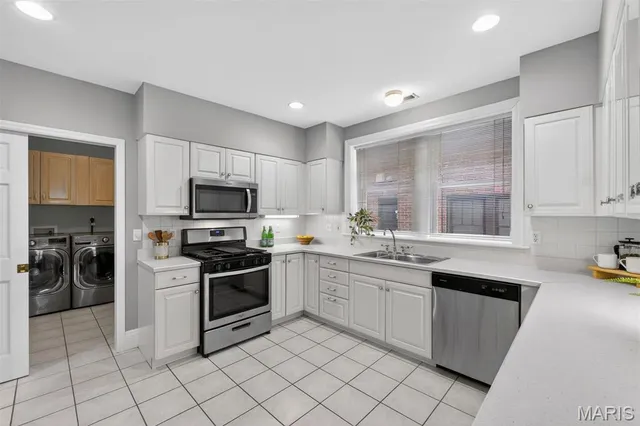 $475,000 | 7542 Wydown Boulevard, Unit A, Clayton, MO 63105