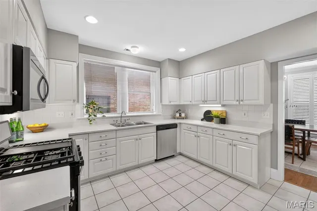 $475,000 | 7542 Wydown Boulevard, Unit A, Clayton, MO 63105