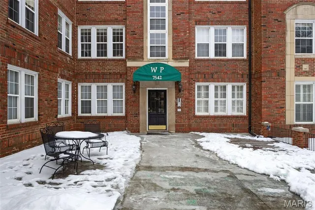 $475,000 | 7542 Wydown Boulevard, Unit A, Clayton, MO 63105