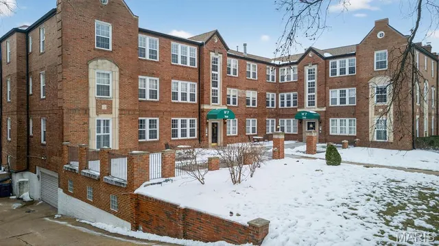 $475,000 | 7542 Wydown Boulevard, Unit A, Clayton, MO 63105