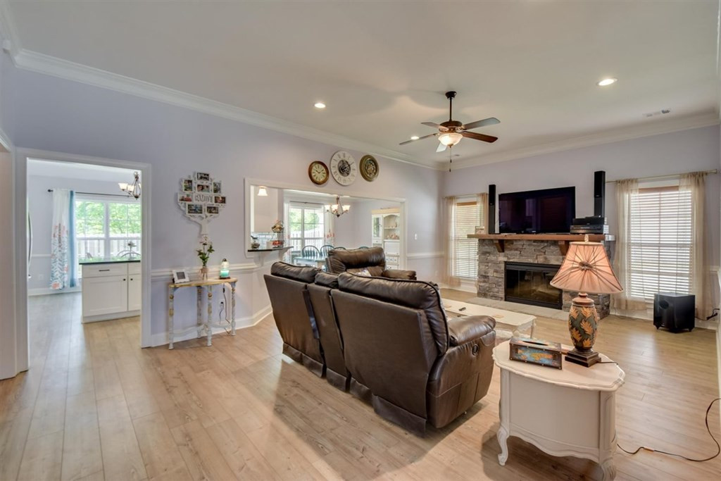 4419 Raleigh Drive Grovetown, GA 30813 - Photo 8 of 40 Generous great room