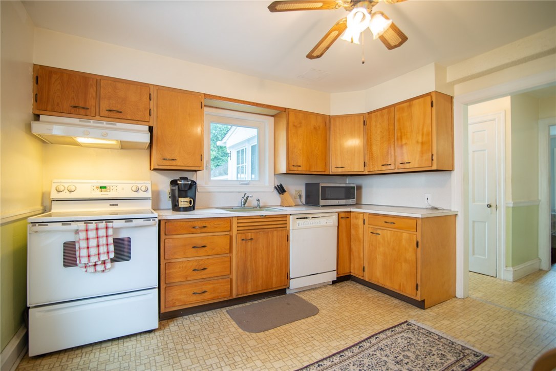 33 Sylvan Road East Providence, RI 02916 - Photo 2 of 40 Gallery Image 2