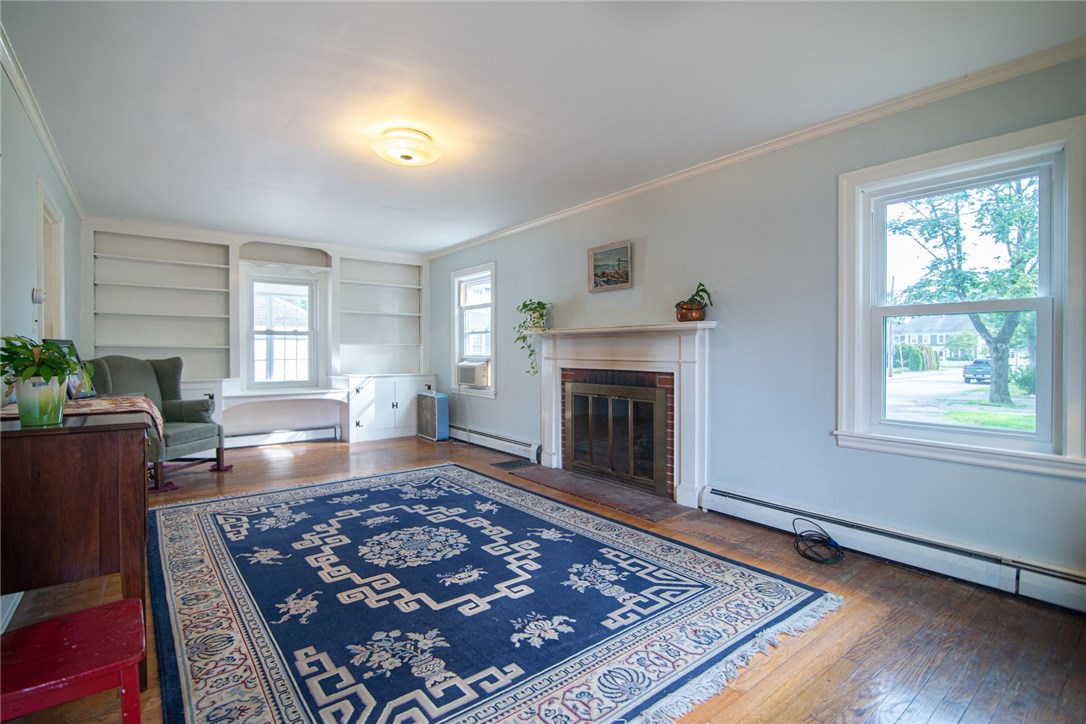 33 Sylvan Road East Providence, RI 02916 - Photo 4 of 40 Gallery Image 4