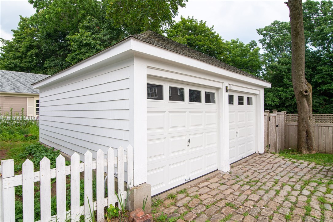 33 Sylvan Road East Providence, RI 02916 - Photo 8 of 40 Gallery Image 8